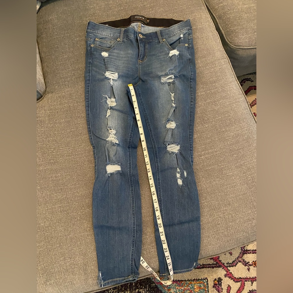 Distressed Bombshell skinny’s 14R